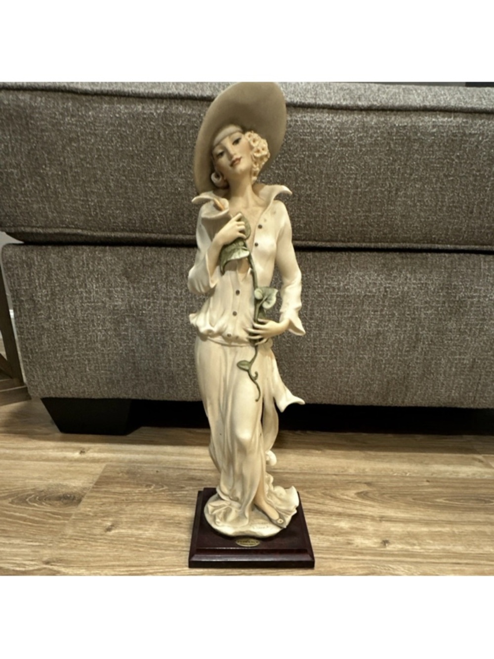 Florence Giuseppe Armani Grace Figurine Woman Signed 0383F Italy Resin